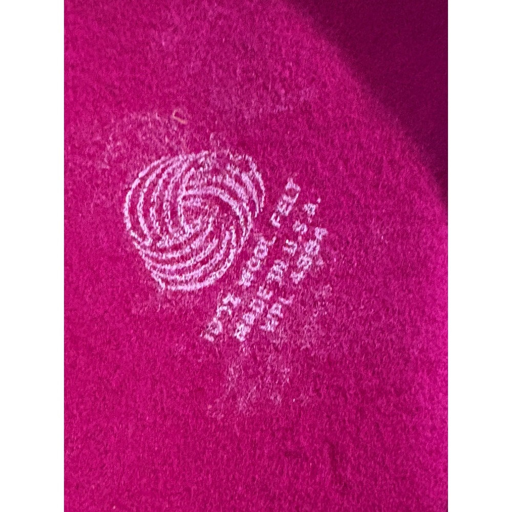 Vintage Wool Felt Pillbox Hat Magenta Feather Mesh Fascinator Made in USA - Picture 2 of 5